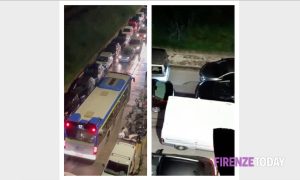 Stradina sotto casa come una superstrada notturna: "Non viviamo più, dove passano i soccorsi? Divieti totalmente ignorati" / FOTO - VIDEO