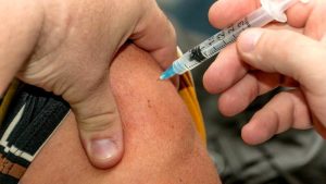 Influenza: “Picco previsto per dicembre, ma vaccinatevi subito”