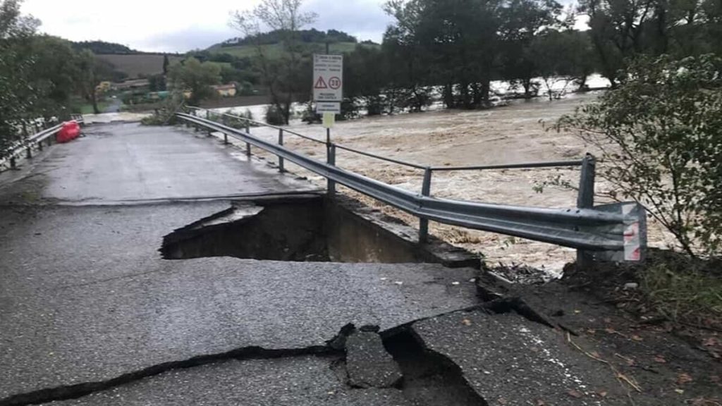 Maltempo, decine di persone evacuate: Giani dichiara lo stato di calamità regionale
