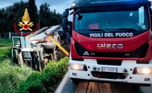 Incidente a Fucecchio: camion si ribalta in Via Pistoiese