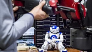 Uomo e AI nel turismo: il check-in in albergo presto ai robot?