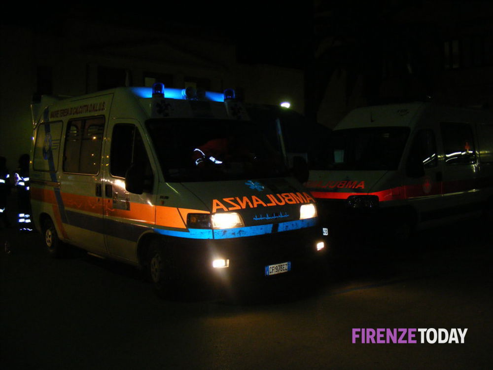 Incidente a Campi: nonna e nipote travolte da un’auto