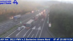 Incidente mortale tra furgone e camion, chiuso tratto della A1: 3 chilometri di coda