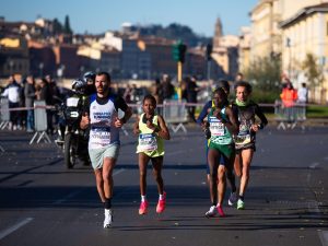 Divieti per la Firenze Marathon 2024: percorso sui viali con partenza e arrivo in piazza Duomo