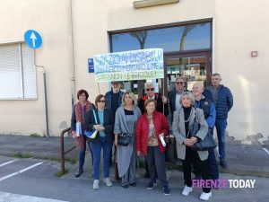 Chiude il centro di salute mentale di Campi Bisenzio, protestano i familiari: “Vogliamo spazi adatti” /FOTO