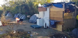 Fratelli d'Italia in via Lorenzini: "Tende e baracche con 30 persone, ripristinare legalità e sicurezza"