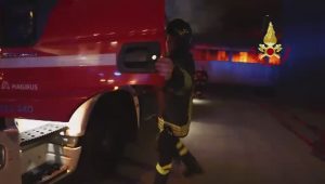 Grave incendio, fabbrica in fiamme / VIDEO e FOTO