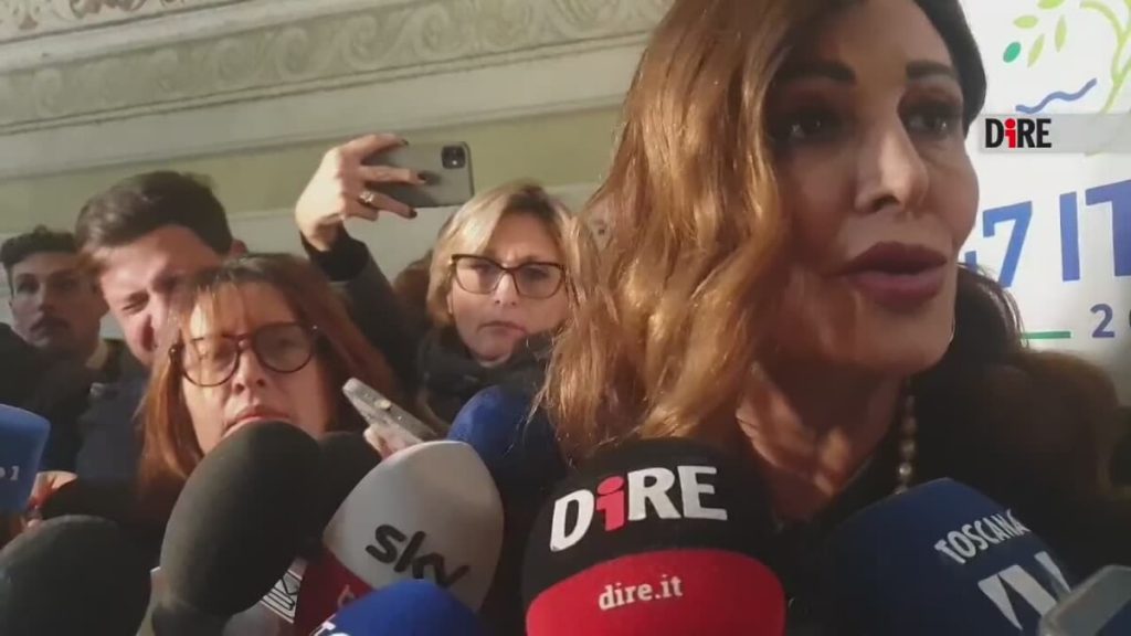 Airbnb e affitti brevi, Santanché al G7: "Su keybox problema sicurezza, ne parlerò con Piantedosi" / VIDEO