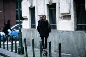 Nuovo codice della strada: cambia tutto per monopattini, patenti e chi abbandona animali
