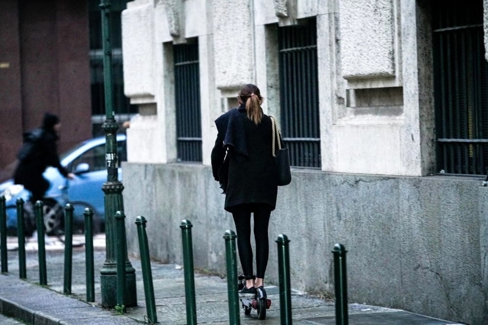 Nuovo codice della strada: cambia tutto per monopattini, patenti e chi abbandona animali