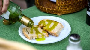 "Ce l'ho con l'olio": sagra di mangiari con l'olio nuovo