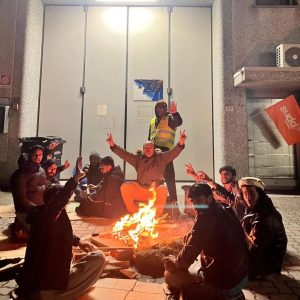 Operai licenziati: "Rifiutano di lavorare 12 ore al giorno"