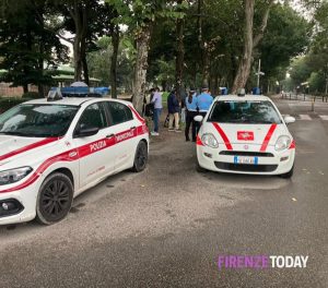 Le Cascine: eroina, telefono e valigia di vestiti rubati. Due denunce e ordine di allontanamento