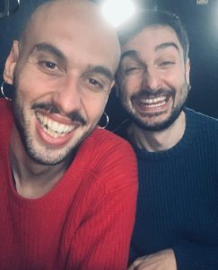 "Ridi, piangi, ti ecciti": al Teatro Goldoni zapping nella vita dell’uomo medio con ironia e poesia