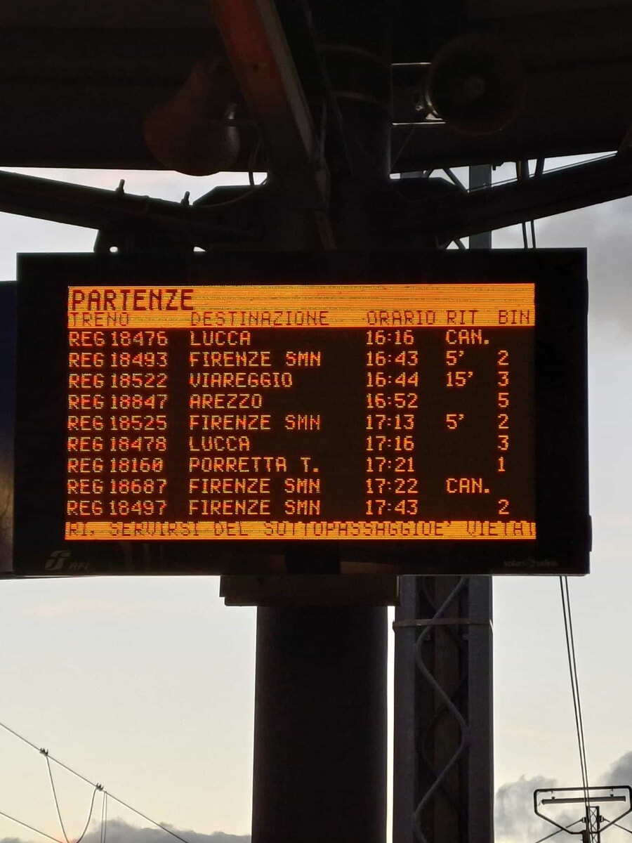 Treni cancellati e ritardi, pomeriggio di passione a Santa Maria Novella