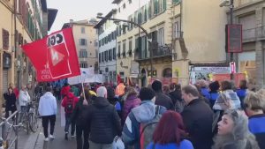 Sciopero generale, in migliaia per le vie di Firenze: "Siamo oltre 70mila, il governo ci deve ascoltare" / VIDEO e FOTO