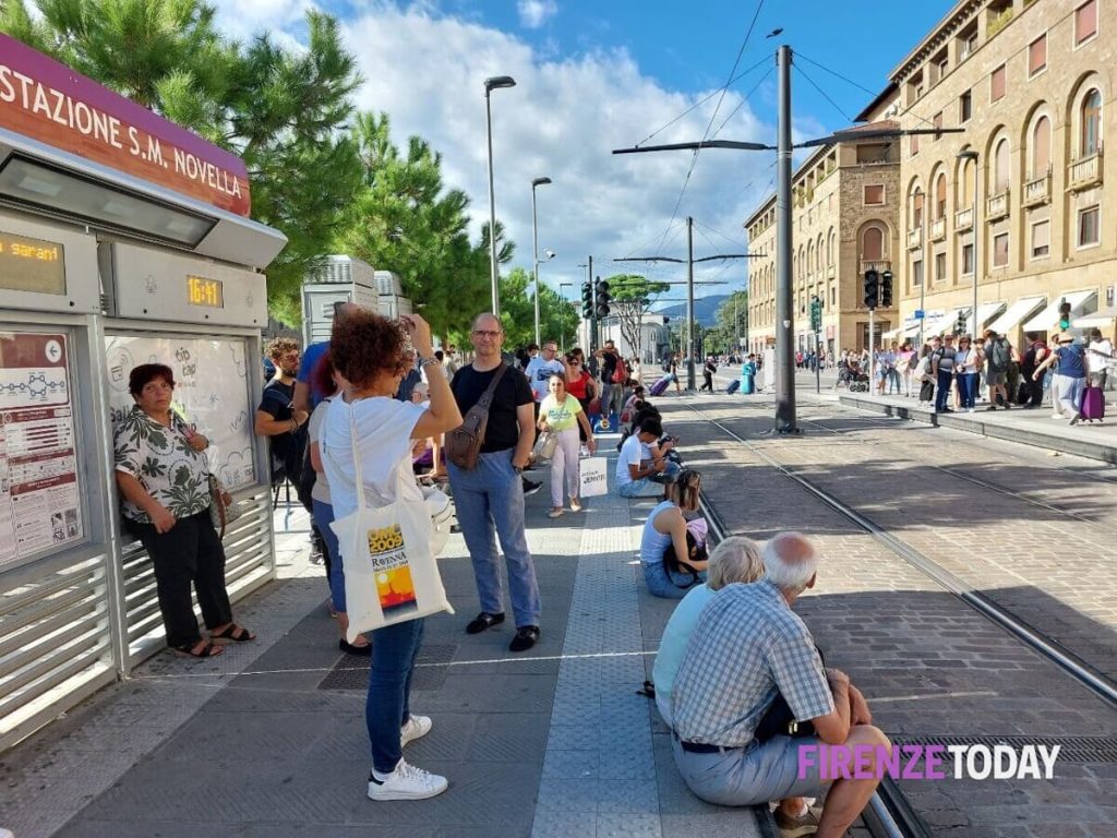 Sciopero di autobus e tramvia: nessuna fascia di garanzia, rischio caos. "Solo alcune corse"