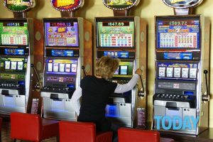 Scommesse clandestine per oltre mezzo milione di euro: dieci rinvii a giudizio 