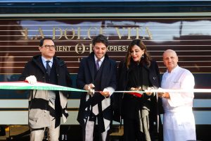 Turismo, ora c'è anche il treno extralusso: inaugurato a Firenze per il G7 / FOTO