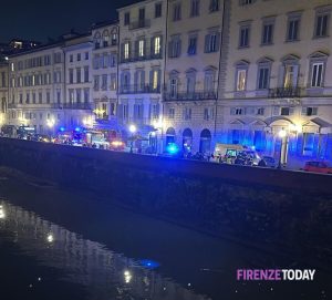 Uomo in Arno, recuperato dai vigili del fuoco / VIDEO