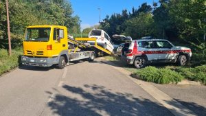 Task force anti abbandono nel Chianti: rimosse una quindicina di auto a ‘fine vita’