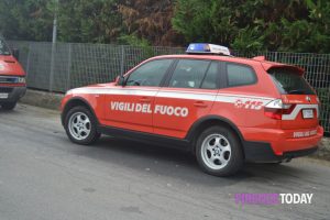 Incidente sul lavoro: operaio cade da una scala, vigili del fuoco sul posto per recuperarlo