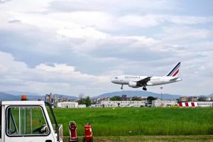 Aeroporto di Peretola: decine di voli cancellati o dirottati