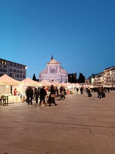 Ars Manualis Christmas edition: In Piazza Santa Maria Novella mercatino natalizio in stile altoatesino