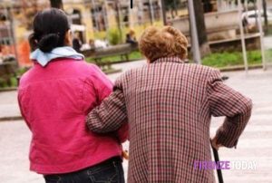 Anziani e badanti: in Toscana si cambia, novità per la ricerca  