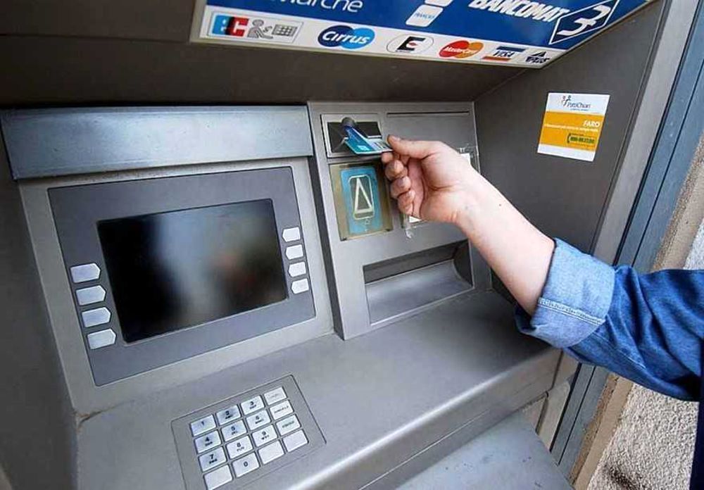 Bcc, sciopero e presidio: “Un quinto degli addetti ceduto nel silenzio a una multinazionale”