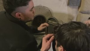 Affitti brevi, nuovo blitz dei comitati: "Fermiamo la bolla immobiliare, riprendiamoci Firenze" / VIDEO e FOTO