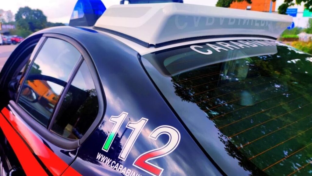 Condannato a 5 anni, lo trovano con la droga davanti a un bar