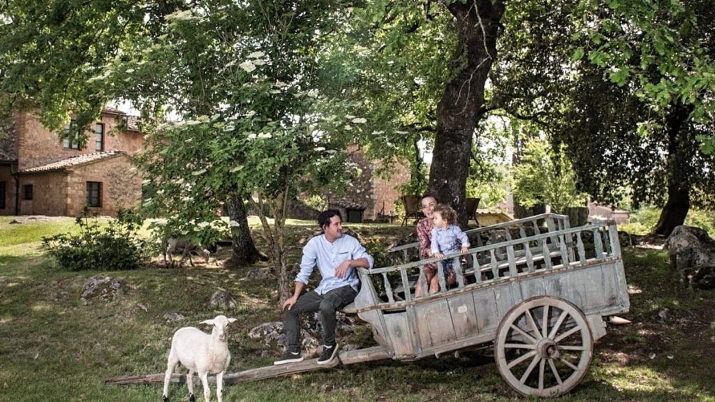 Nell’azienda che salvò la Cinta Senese dall’estinzione oggi una giovane allevatrice fa grandi salumi