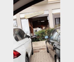 Bancomat fatto saltare in aria / FOTO