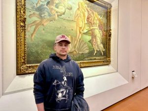 La star di Hollywood James Franco in visita agli Uffizi / FOTO