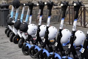 Monopattini, la rabbia dei gestori: “Hanno deciso di farci chiudere”