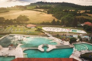 Musica, benessere e la magia del Natale: le feste al Parco Termale di Terme di Saturnia