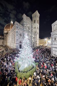 Il Natale 2024 a Firenze: luci, videomapping, casetta di Babbo Natale, trenino con elfi, percorsi a lume di torcia e molto altro