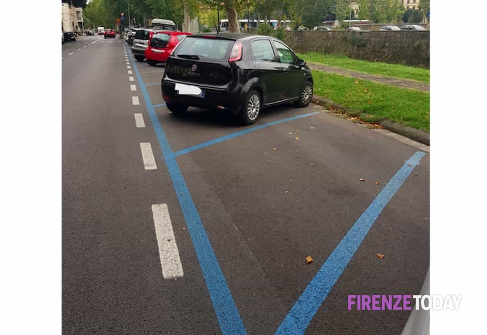 Rivoluzione sosta, addio vetrofanie: 'mini abbonamenti' per parcheggiare