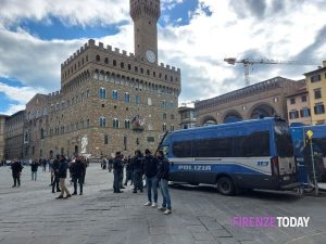 "Massimo rafforzamento" di controlli e misure di sicurezza: dopo la strage in Germania allerta anche a Firenze