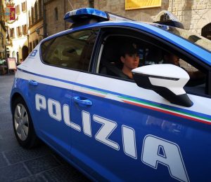 Ragazzine di 11 e 14 anni sorprese con gioielli e attrezzi atti allo scasso