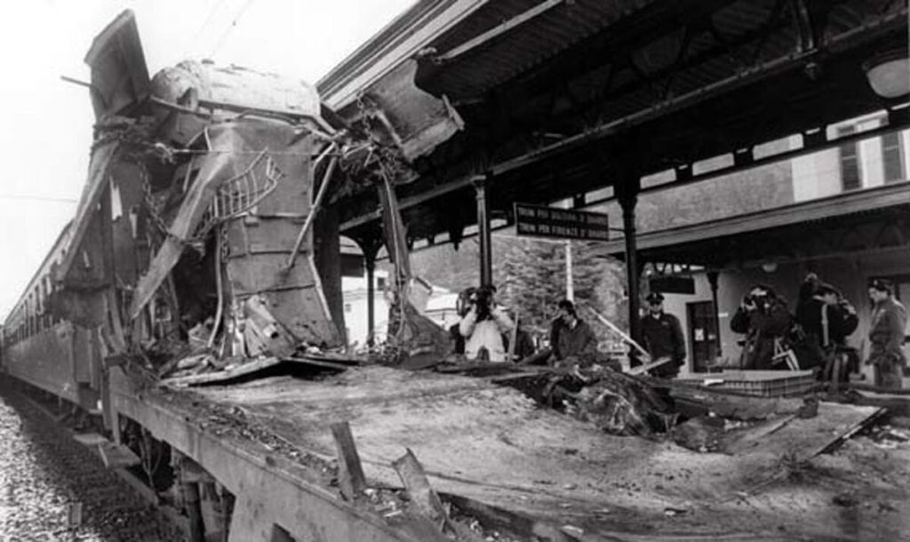 Mattarella ricorda la strage del Rapido 904, quella bomba che vicino a Firenze fece 16 morti e centinaia di feriti