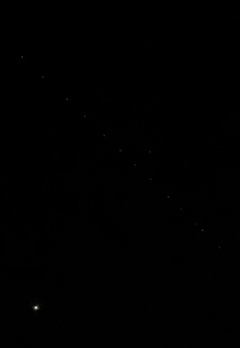 Strane luci nel cielo toscano: sono i satelliti Starlink di Elon Musk / VIDEO