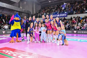 Volley A1 femminile, la Savino Del Bene Scandicci fa festa: il 3-2 su Milano vale il secondo posto