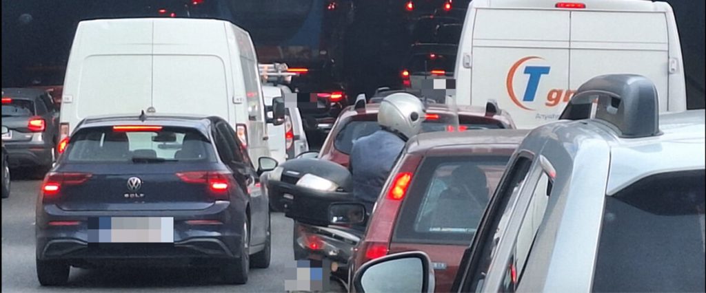Incidente in città: caos traffico