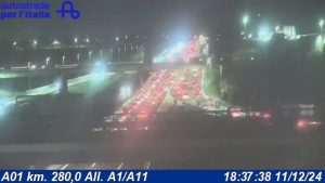 Grave incidente sulla A11: 6 veicoli coinvolti. Traffico bloccato