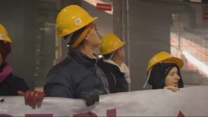 Salviamo Firenze, nuova protesta: “Basta speculazione, i ricchi stanno comprando la città pezzo per pezzo” / VIDEO