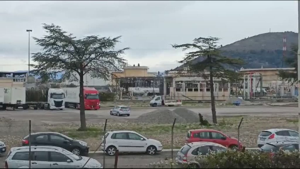 Esplosione Calenzano, incendio domato e mascherine distribuite