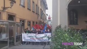 A Prato la “carica dei mille”: metalmeccanici in corteo, cori contro Salvini e Meloni