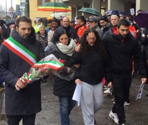 In tanti a Campi a ricordare Maati, ucciso a 17 anni. I genitori: "Giustizia per nostro figlio, qualcuno sicuramente ha visto"